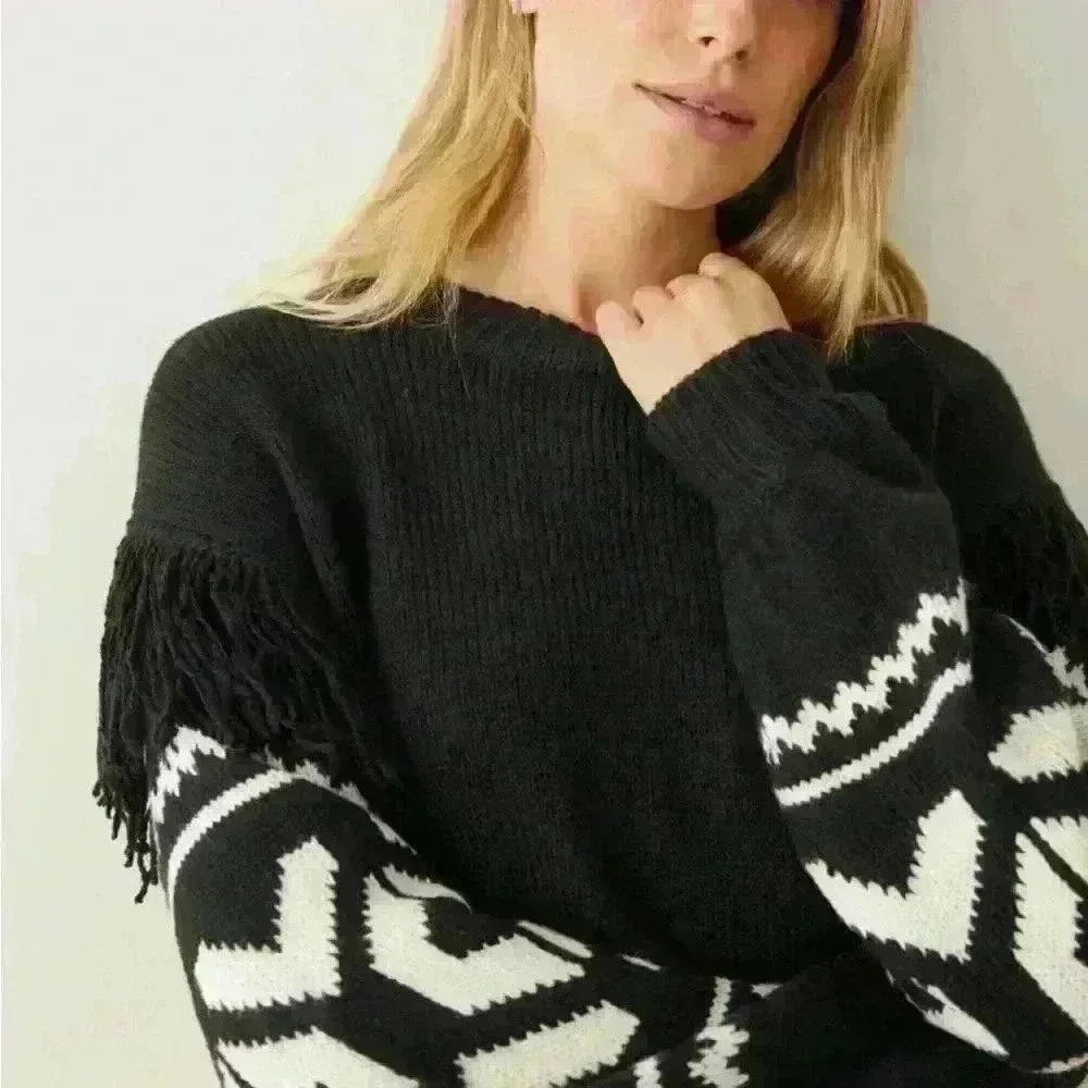 Reitmans fringe  knit sweater 🖤